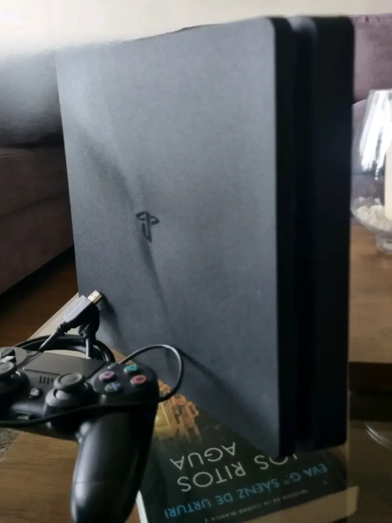 Consola PlayStation 4 Slim con control y cables - 3