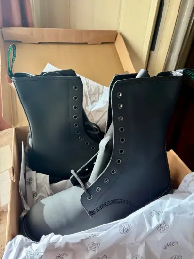 Botas Solovair negras originales talla 45 — nuevas - miniatura 1