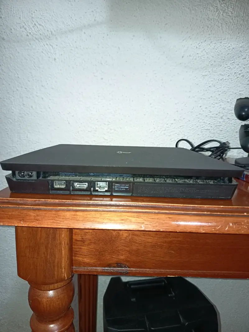 Consola PlayStation 4 Slim con dos controles - 3
