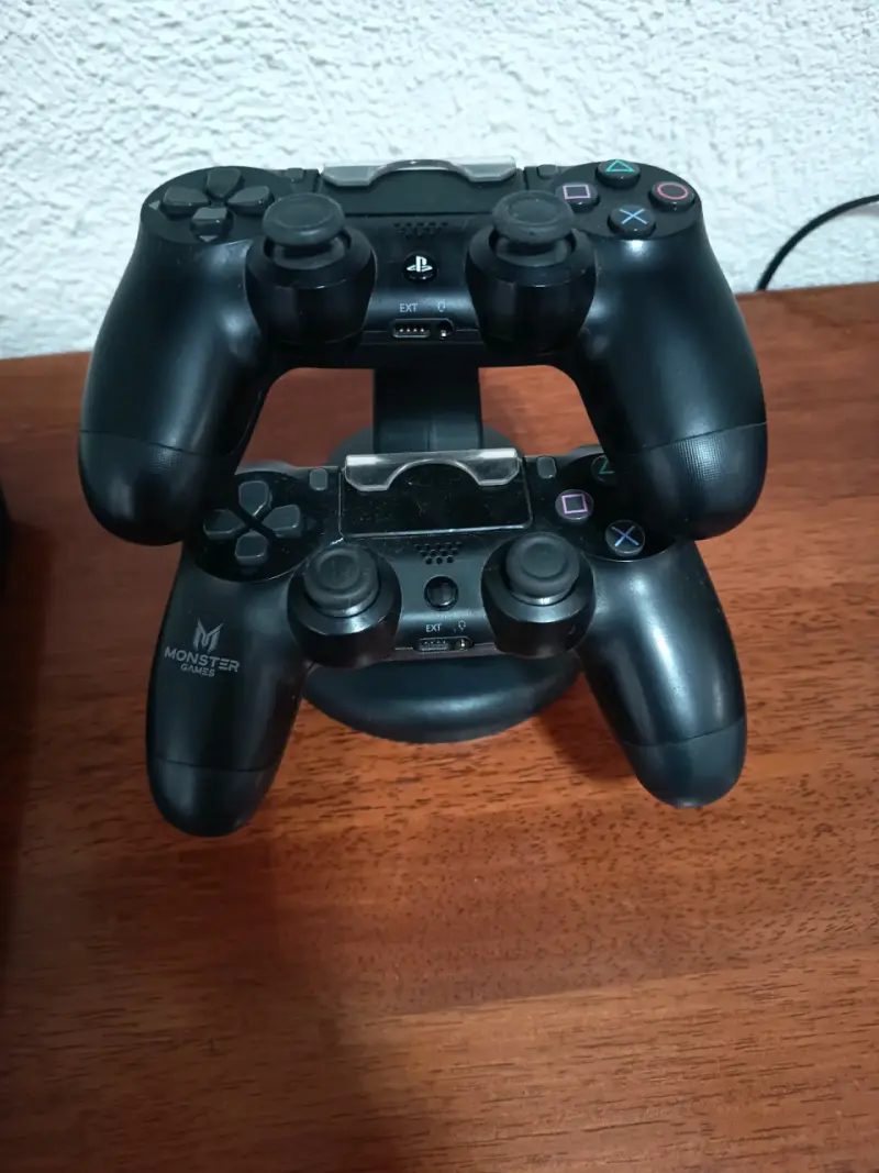 Consola PlayStation 4 Slim con dos controles - 5