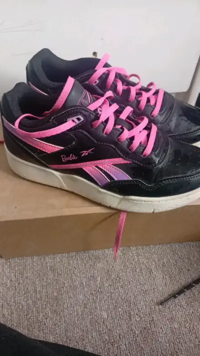 Zapatillas Reebok Barbie negras y rosadas - miniatura 1