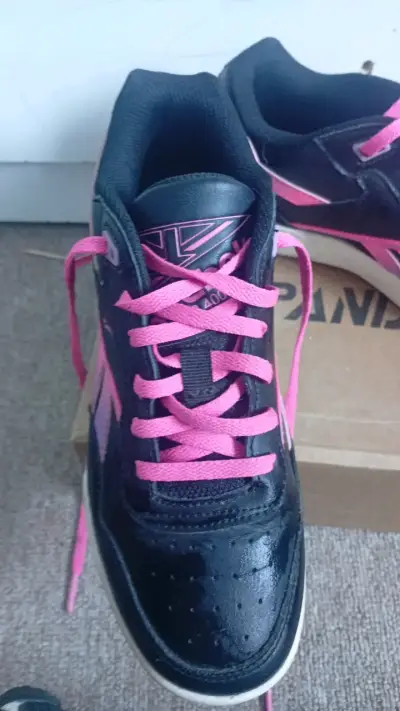 Zapatillas Reebok Barbie negras y rosadas - miniatura 2