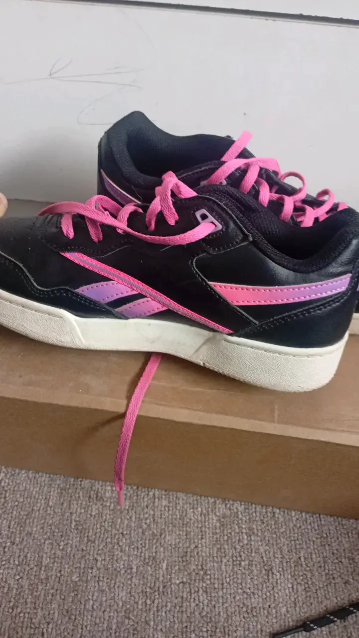 Zapatillas Reebok Barbie negras y rosadas - 4