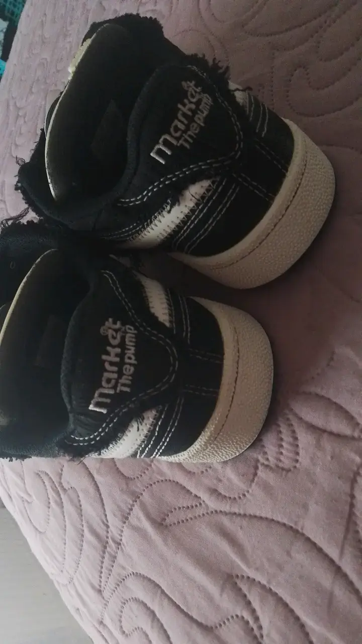 Zapatillas Reebok The Pump negras desgastadas - 4
