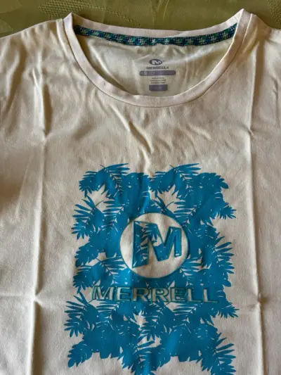 3 Poleras  Merrell para mujer con diseño floral - miniatura 1