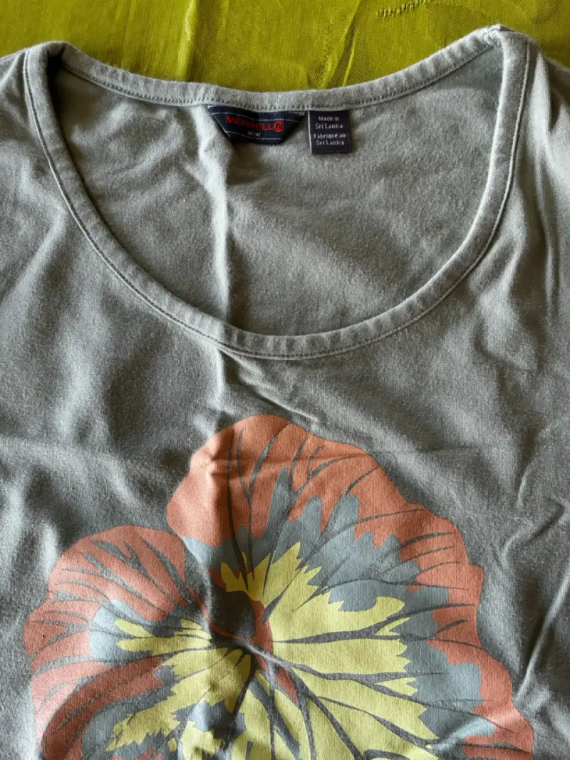 3 Poleras Merrell para mujer con diseño floral - 3