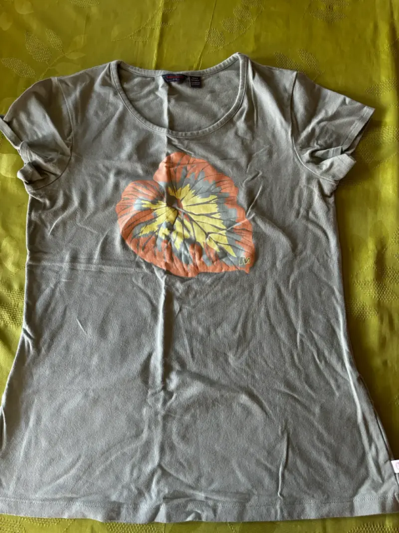 3 Poleras Merrell para mujer con diseño floral - 4