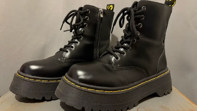 Botas negras tipo Dr.Martens - 1