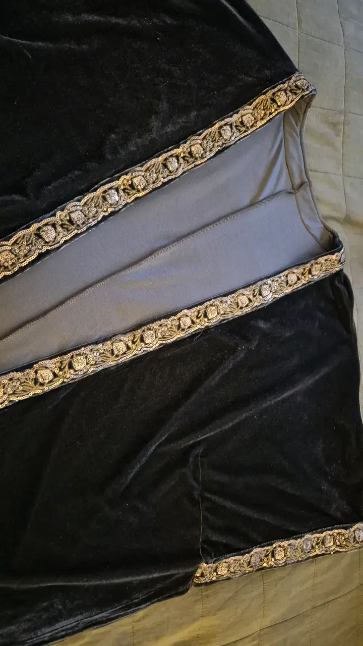Kimono de terciopelo negro con bordado dorado - 2