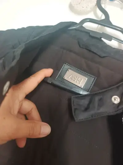 Chaqueta acolchada negra con cierre ASH - miniatura 4