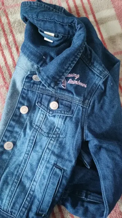 Chaqueta de mezclilla infantil con diseño arcoíris - miniatura 4