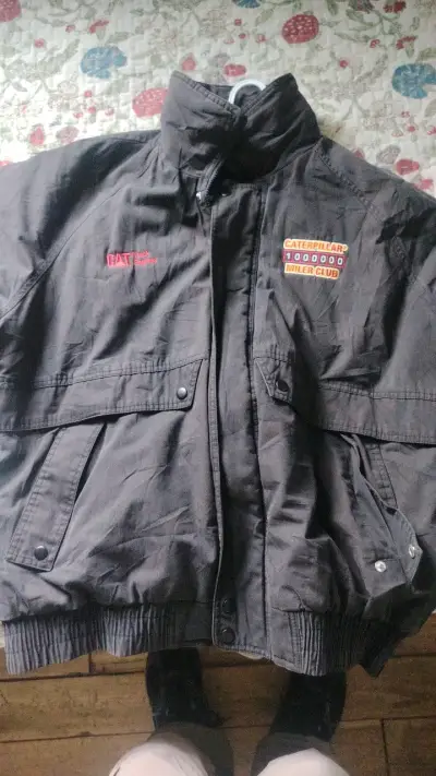 Chaqueta Caterpillar negra con logos bordados - miniatura 1