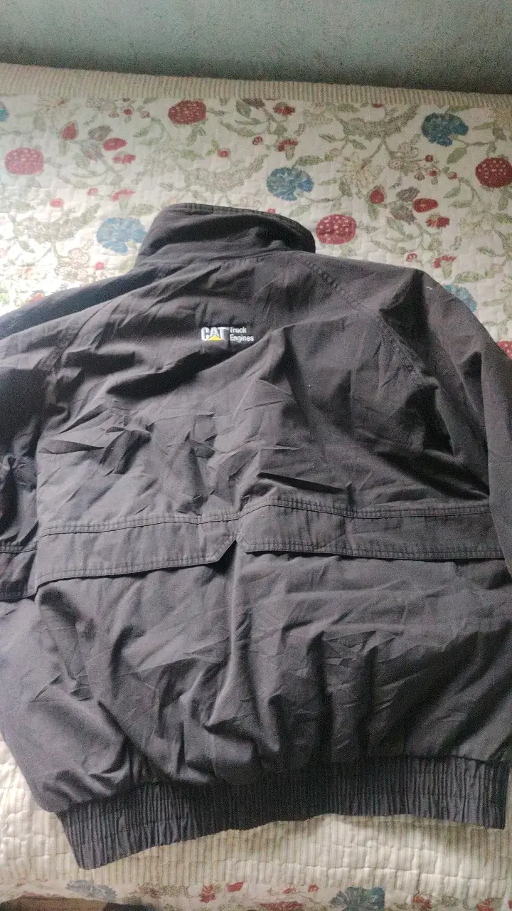 Chaqueta Caterpillar negra con logos bordados - 2