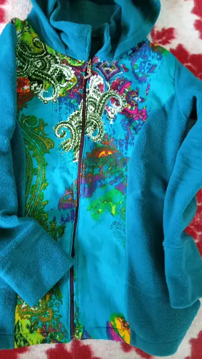 Chaqueta polar con diseño colorido - miniatura 1