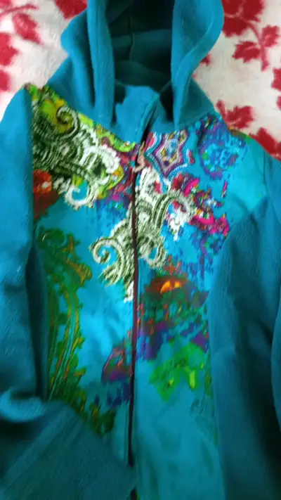 Chaqueta polar con diseño colorido - miniatura 2
