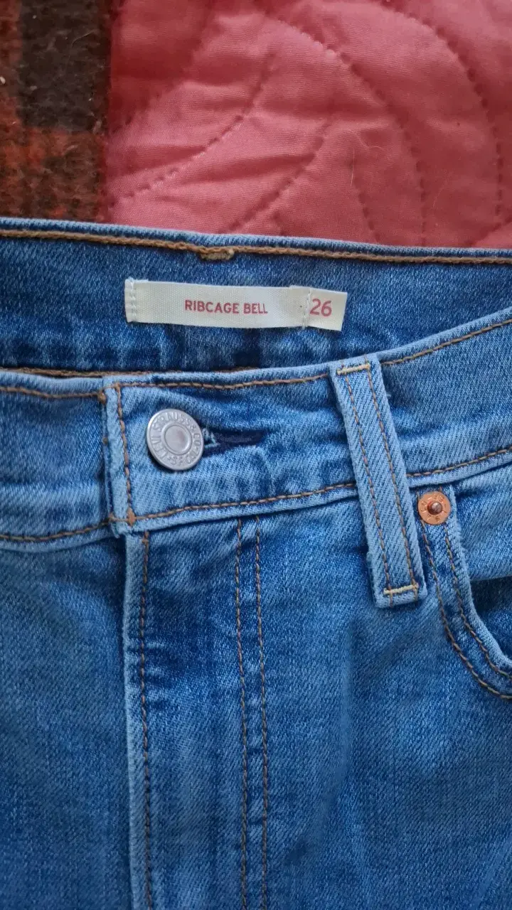 Jeans Levi's Ribcage Bell talla 26 - 2