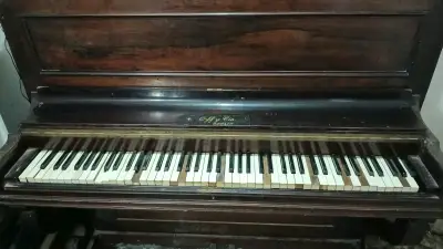 Piano vertical antiguo Offy Cia Berlin - miniatura 5