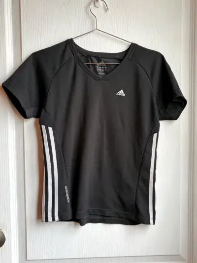 Polera deportiva negra Adidas para mujer - miniatura 1