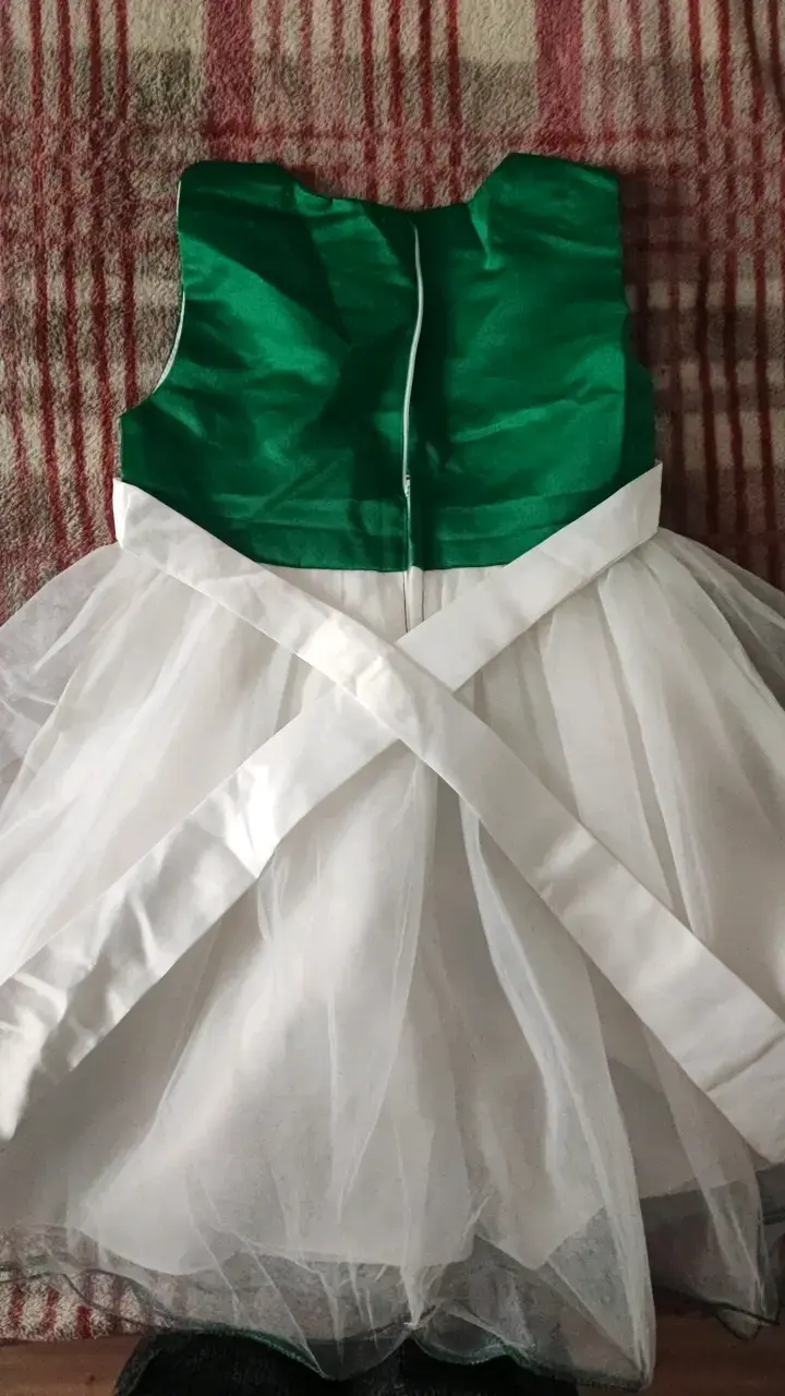 Vestido de fiesta infantil con detales florales - 2