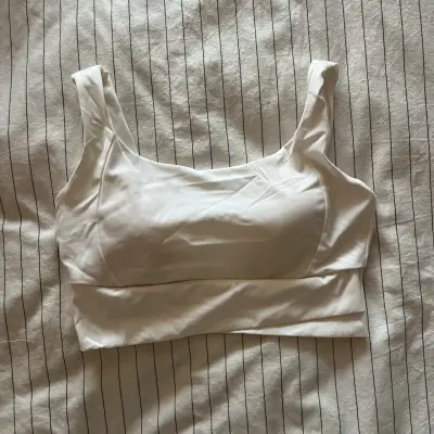 Top deportivo blanco para mujer - miniatura 1