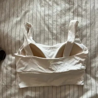 Top deportivo blanco para mujer - miniatura 2