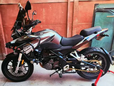 Moto Benelli TRK 251cc Adventure gris - miniatura 1
