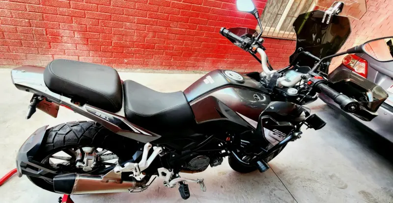 Moto Benelli TRK 251cc Adventure gris - 3