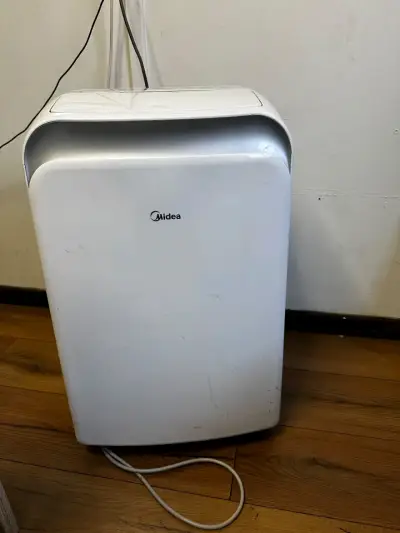 Aire acondicionado portátil Midea 12,000 BTU - miniatura 1