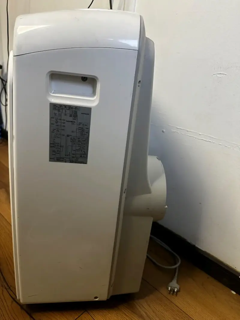 Aire acondicionado portátil Midea 12,000 BTU - 4