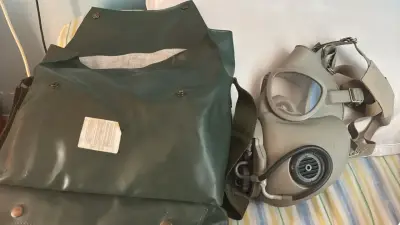 Máscara antigás con bolsa de transporte - miniatura 1