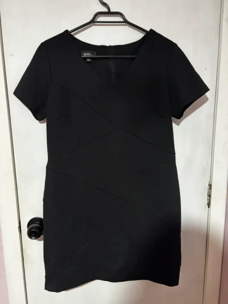 Vestido negro corto Alyx elegante - 1
