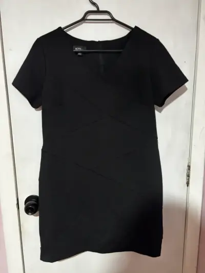 Vestido negro corto Alyx elegante - miniatura 1
