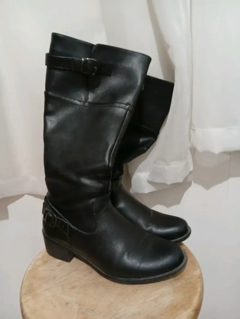 Botas negras de cuero para mujer con hebilla - 4