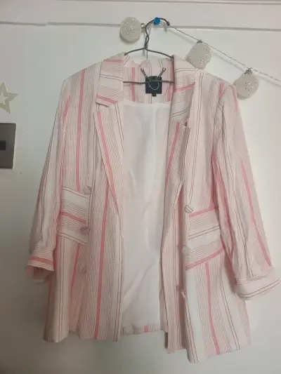 Blazer de rayas rosadas para mujer - miniatura 1