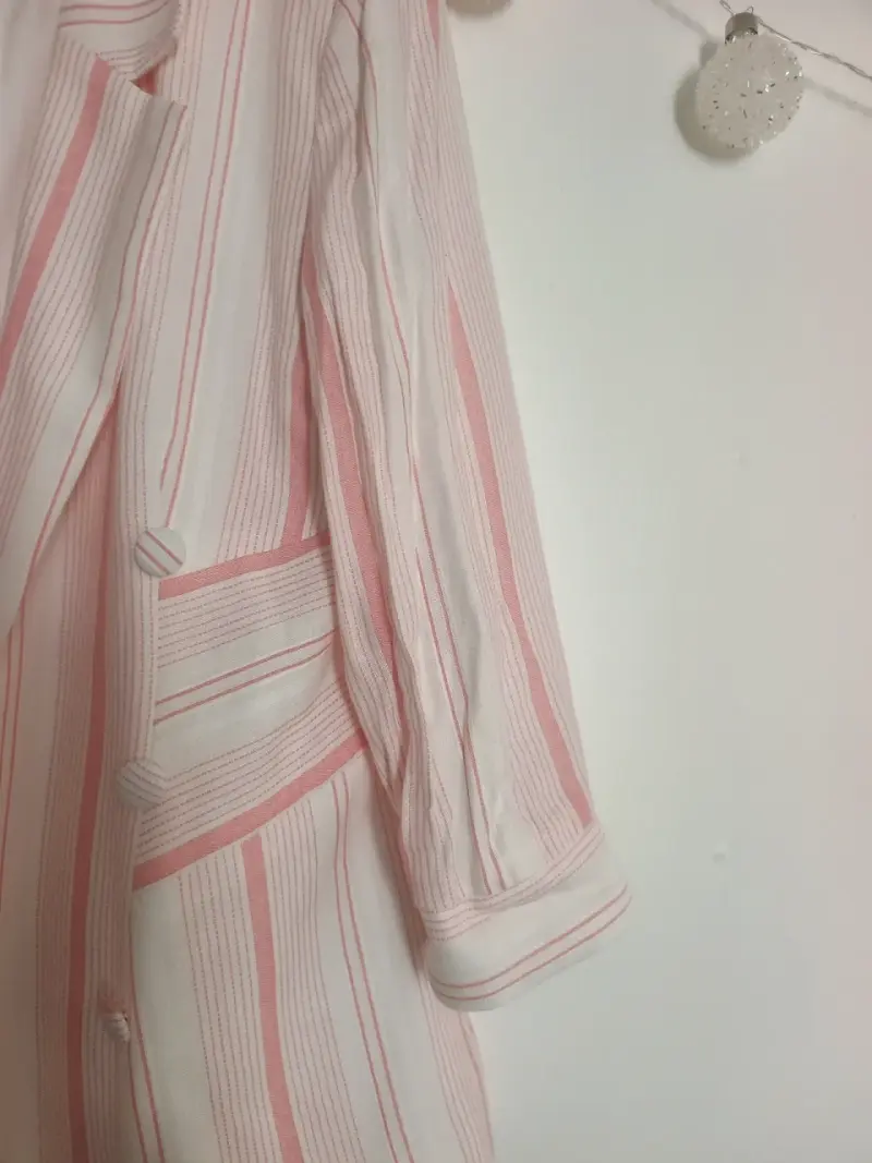 Blazer de rayas rosadas para mujer - 3