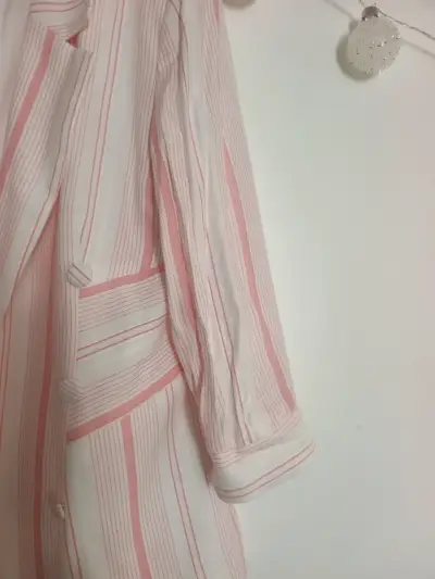 Blazer de rayas rosadas para mujer - miniatura 3