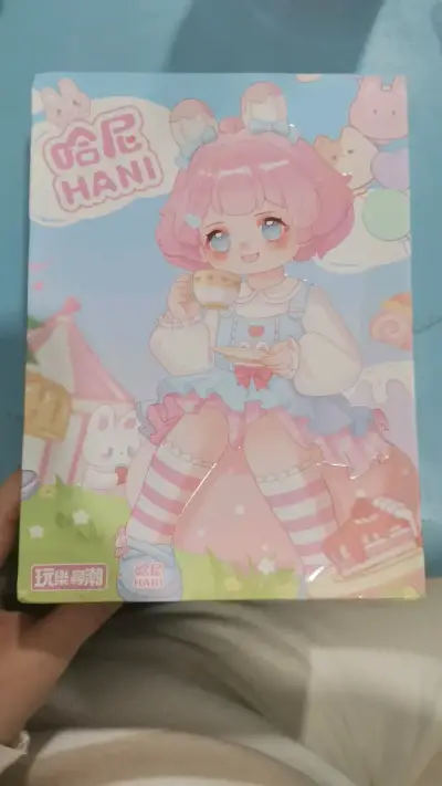 Muñeca Hani con ropa intercambiable - miniatura 1