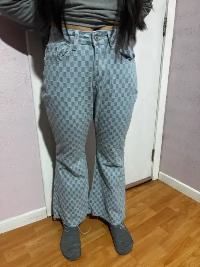 Jeans de mujer con diseños variados - miniatura 1