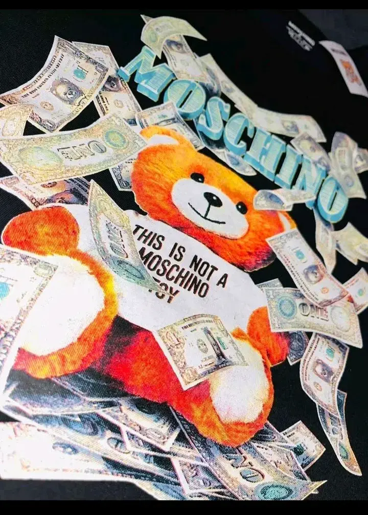 Polera negra Moschino con diseño de oso - 2
