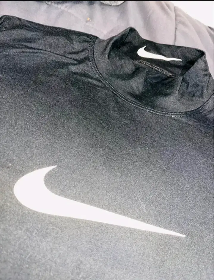 Polera deportiva negra Nike para hombre - 2