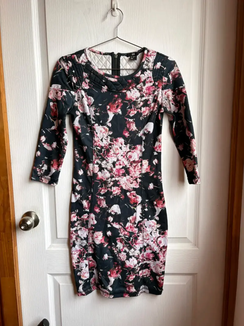 Vestido floral manga larga H&M - 1