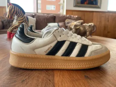 Zapatillas Adidas Samba blancas y negras - miniatura 1