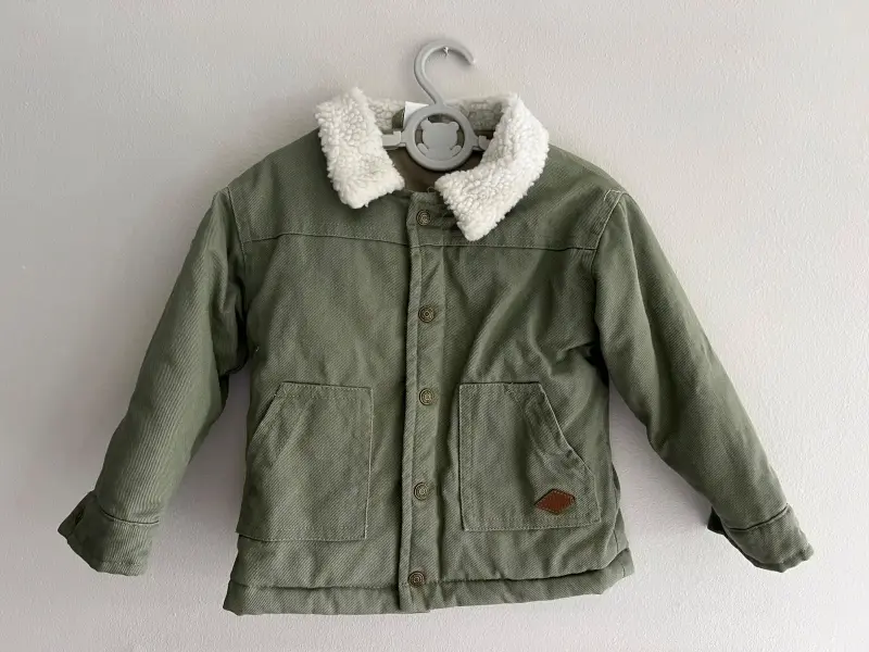 Chaqueta verde para niño con cuello de lana - 1