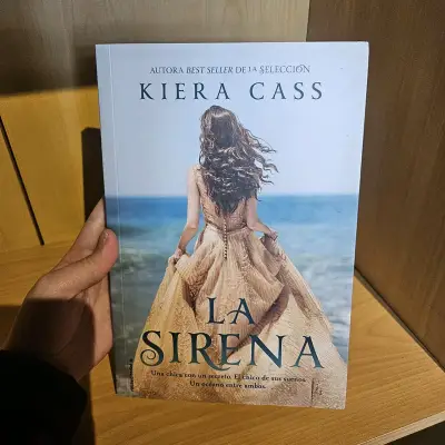 Libro 'La Sirena' de Kiera Cass en buen estado - miniatura 1