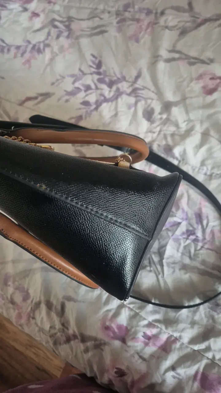Bolso de mano negro y beige con correa ajustable - 5