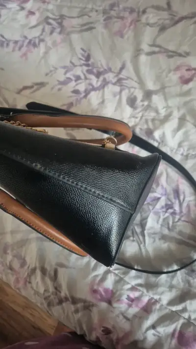 Bolso de mano negro y beige con correa ajustable - miniatura 5