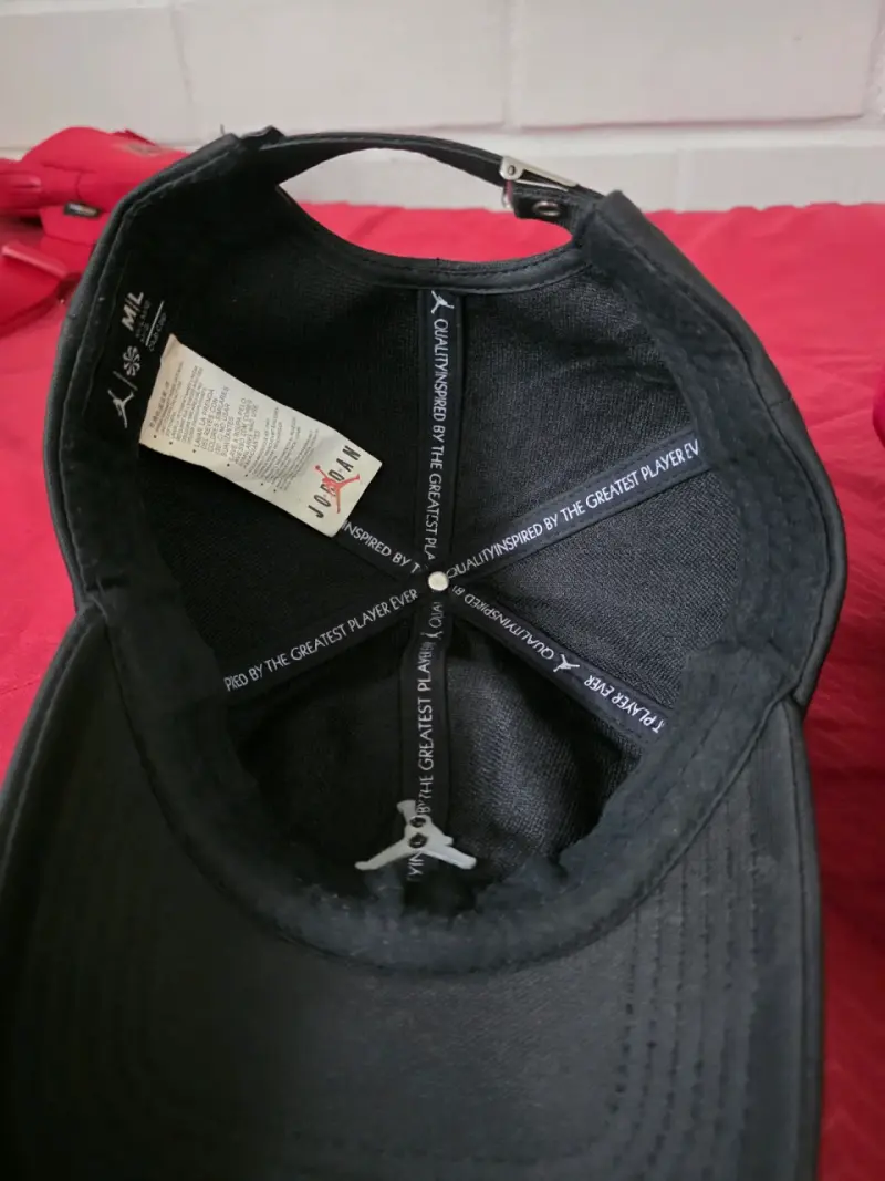 Gorras Jordan negra y roja con logo Jumpman - 3