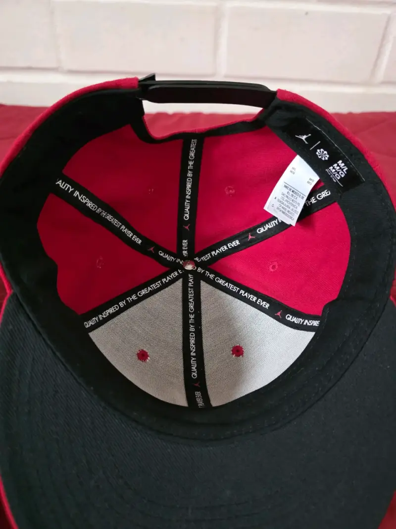 Gorras Jordan negra y roja con logo Jumpman - 4