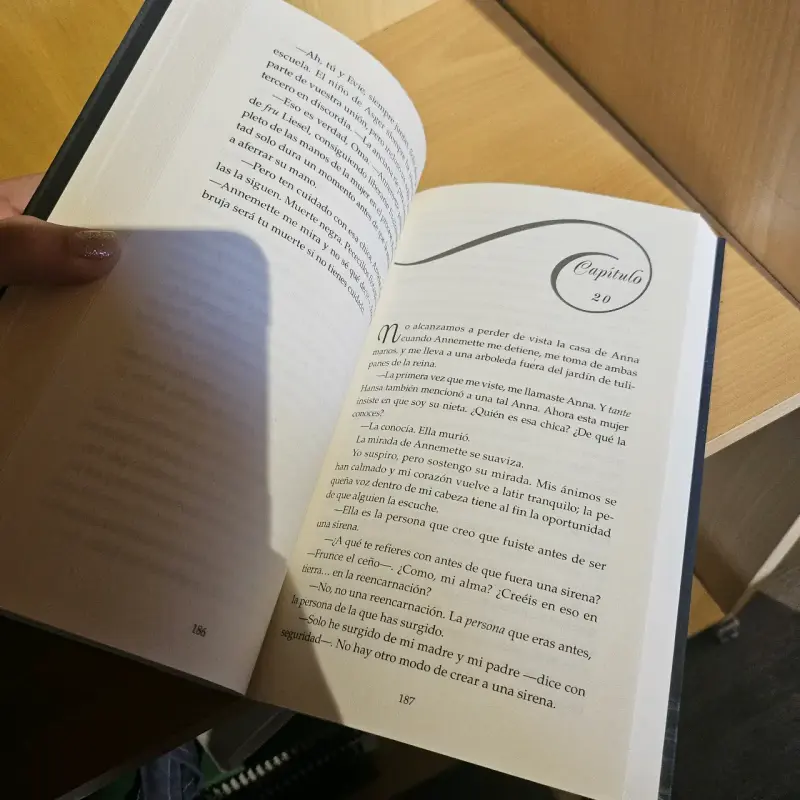 Libro 'La Bruja del Mar' de Sarah Henning - 2