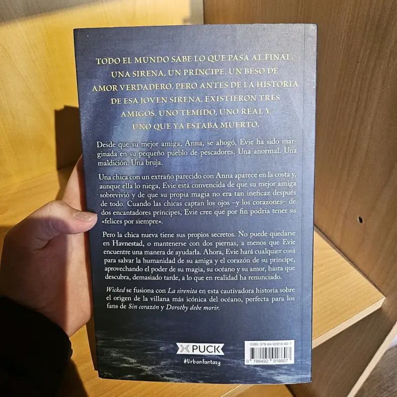Libro 'La Bruja del Mar' de Sarah Henning - 3